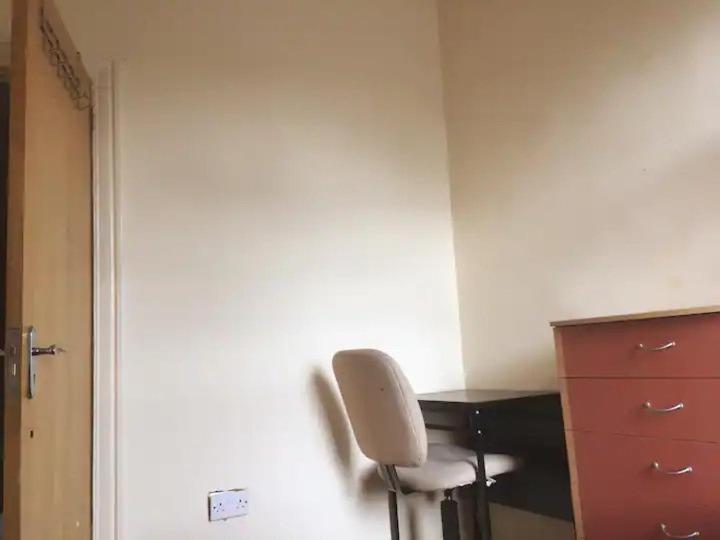 Single Room - Town & University Nearby, 24H Bus, Airport-Linked 맨체스터 외부 사진